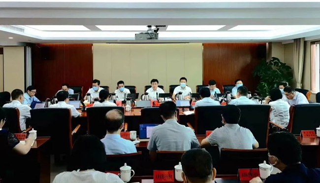 福建省人力资源和社会保障厅党组理论学习中心组学习（扩大）会。福建省人力资源和社会保障厅供图