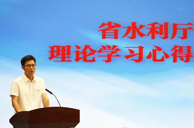 福建省水利厅农水处四级调研员吴成捷汇报发言