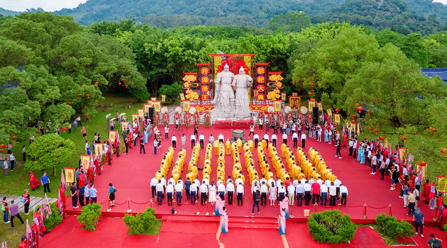 雲霄、台灣、固始兩岸三地開漳后裔共祭開漳聖王。郭揚攝