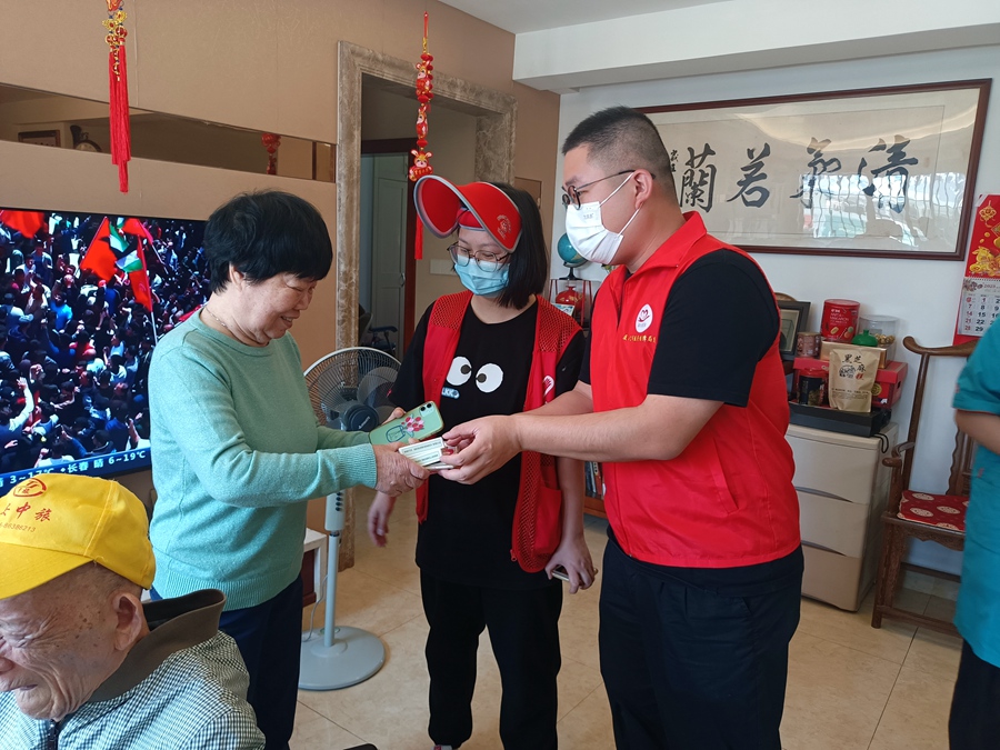 爱心医保送医送药。厦门市医保局供图
