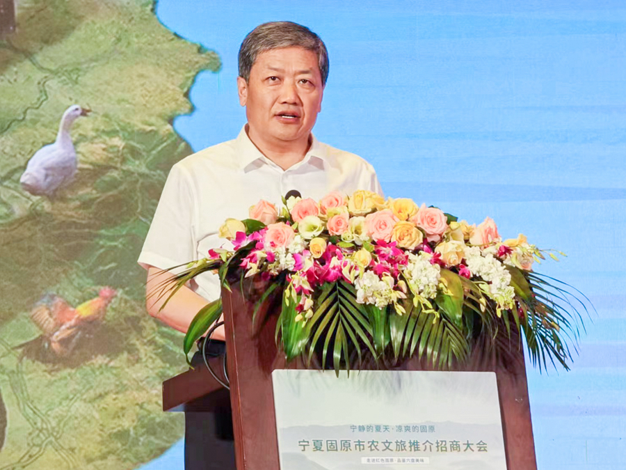 固原市委书记滑志敏现场推介固原市农文旅资源。黄东仪摄