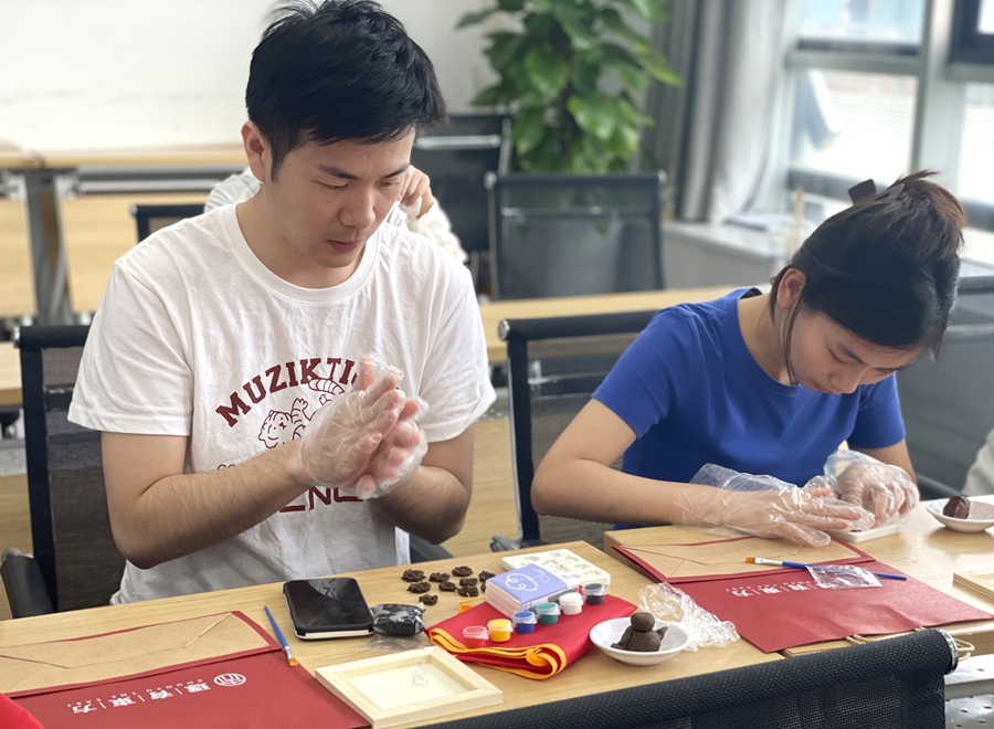 香泥制作環節。中建海峽供圖