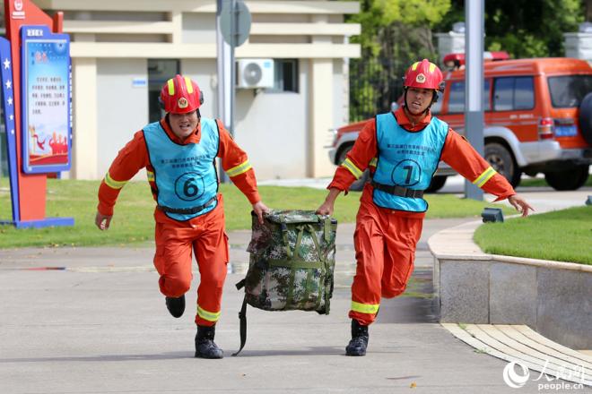 水泵架设与撤收项目活动现场。人民网 陈博摄