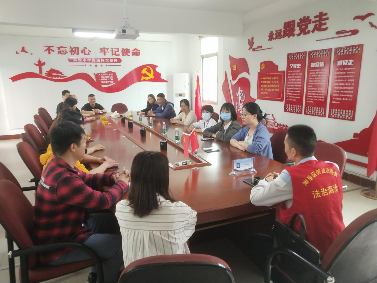 法律顾问开展合同审核讲座。海沧区司法局供图