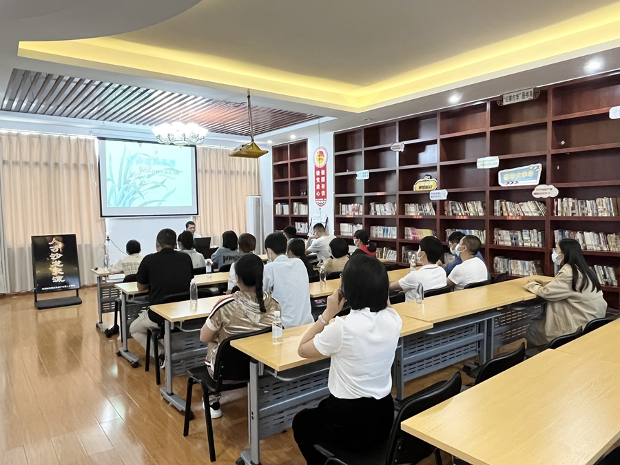 在南靖县丰田镇东方村，当地组织兰花栽培种植技能培训。丰田镇政府供图