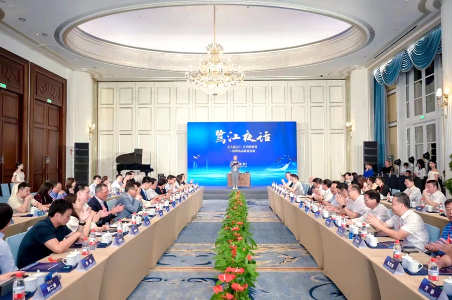 2023鹭江夜话现场。厦门金圆集团供图
