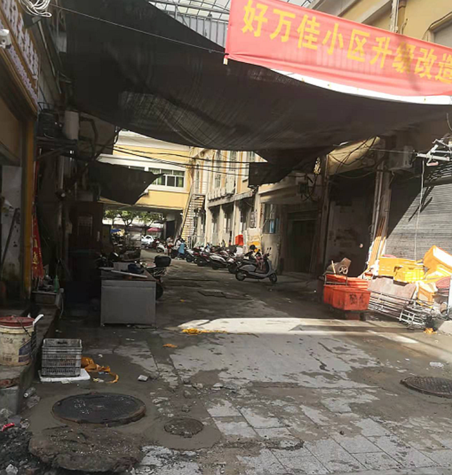 福建霞浦县城好万佳小区内改造前脏乱差。李长策摄