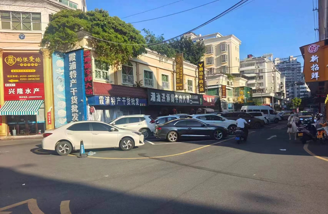 改造后的好万佳小区。李长策摄