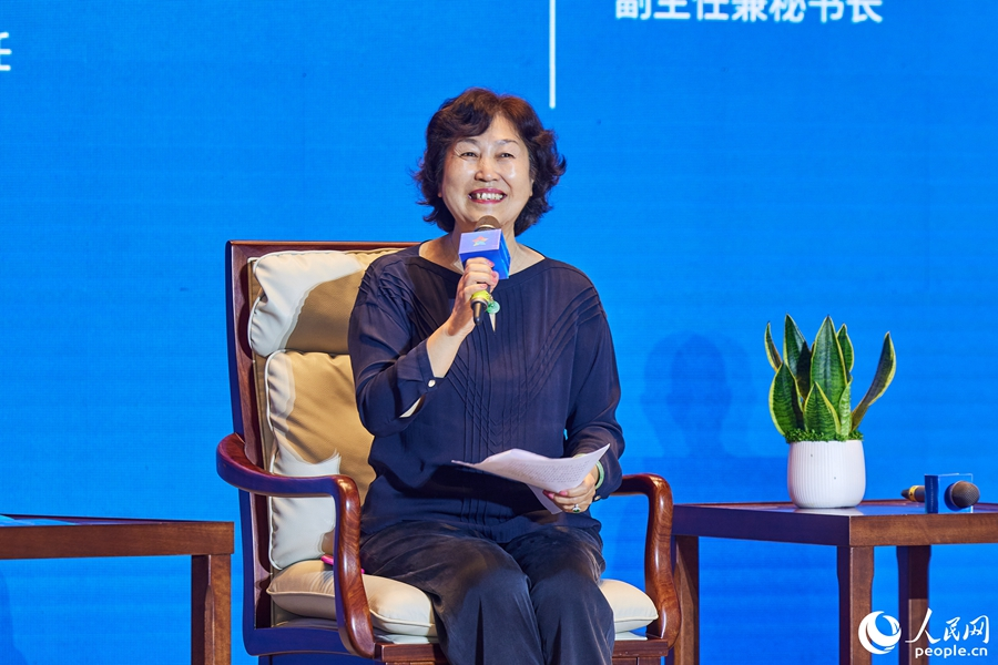 中國傳媒大學傳播研究院教授、博士生導師、傳媒教育研究中心主任張開作發言。人民網攝