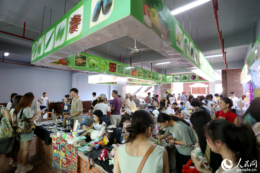 “二手市集”活动现场。人民网 陈博摄