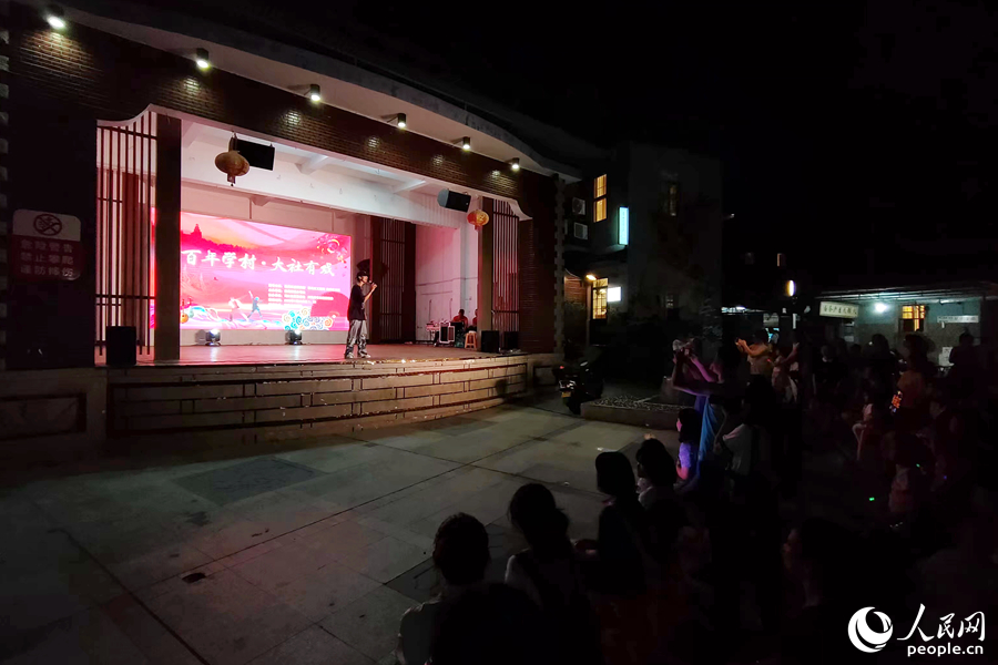 多彩節目輪番上演。人民網 陳博攝