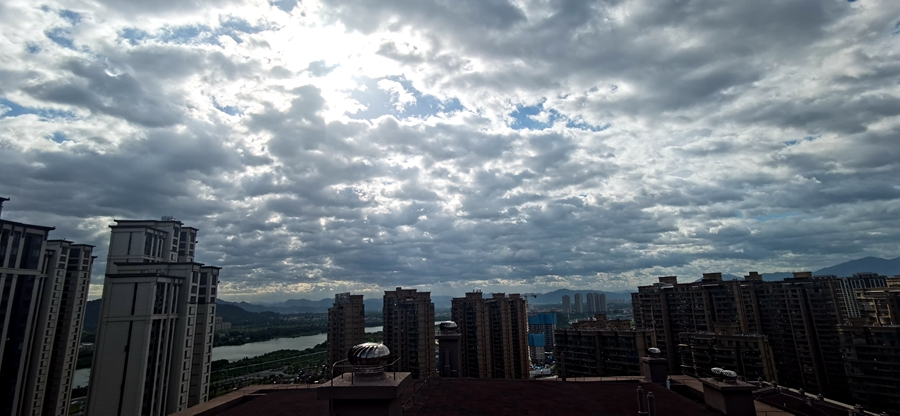 7月26日，台風來臨前夕，漳州市區天空烏雲密布。李昌乾攝