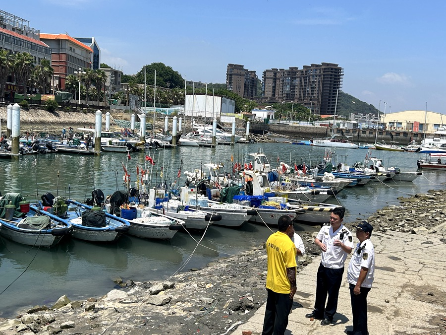 台風來臨前夕，漳州海事部門深入一線落實防台措施。漳州海事局供圖