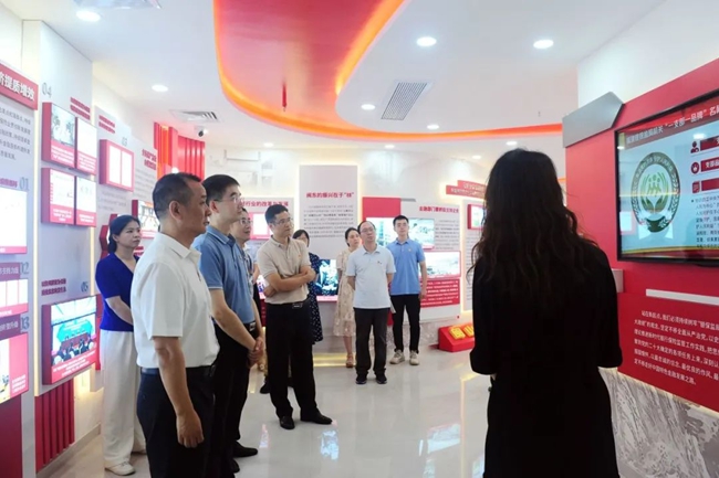 参观展馆。台江区人民检察院供图