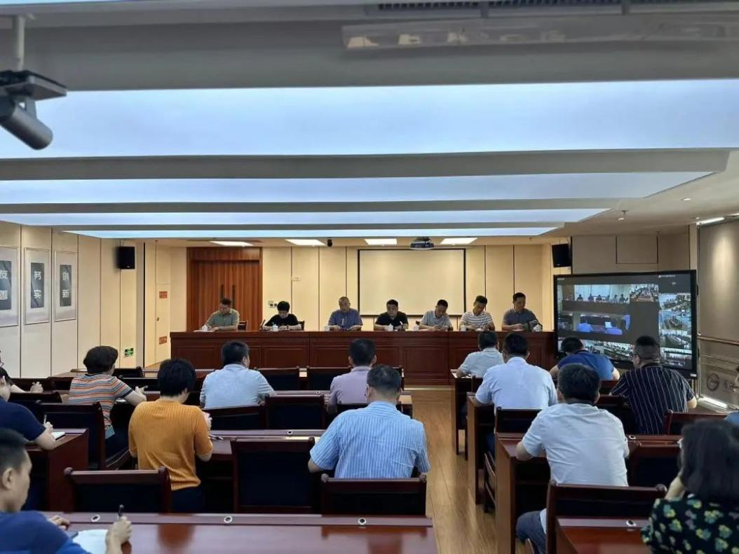 防御台风工作会议现场。厦门公交集团供图