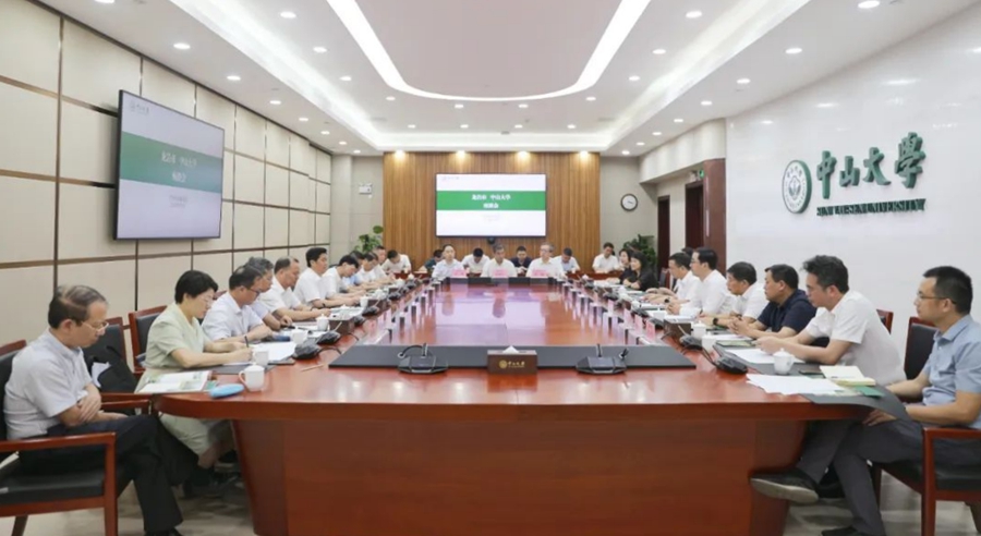 考察团走访中山大学，并召开座谈交流会。龙岩市融媒体中心供图
