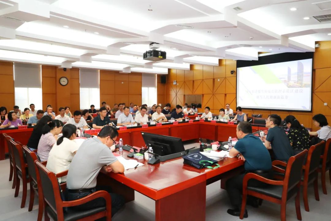 工作汇报座谈会现场。唐光峰摄