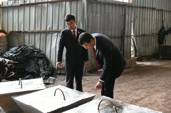 牵头向福州市生态环境局移转一件非法处置危险废物污染土壤案件线索。福州市人民检察院供图