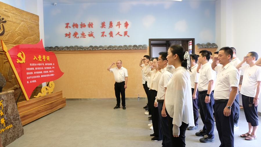 中建海峡智能装备公司赴长汀开展实践教育活动。中建海峡供图