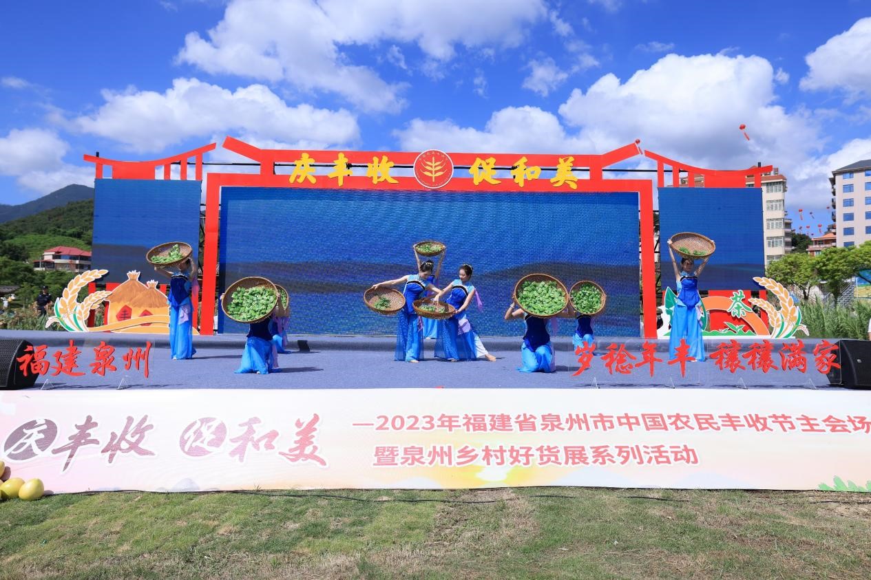 舞蹈表演《摇香露韵》