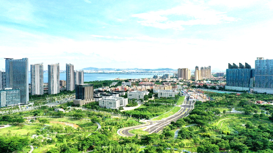 山海同安，绿意盎然。夏海滨摄