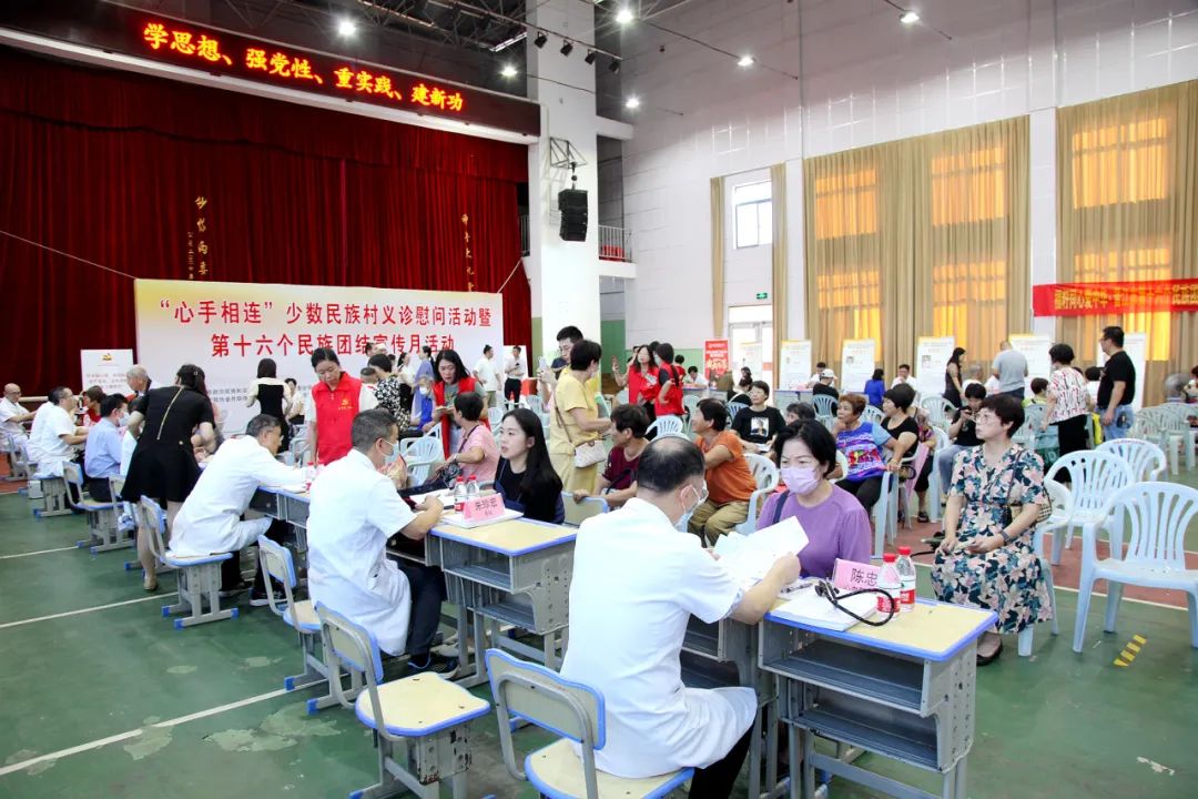义诊服务现场。