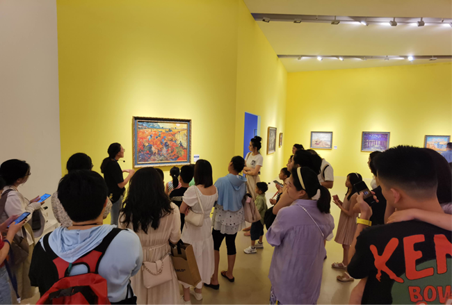 梵高沉浸式光影艺术展现场。中建海峡供图