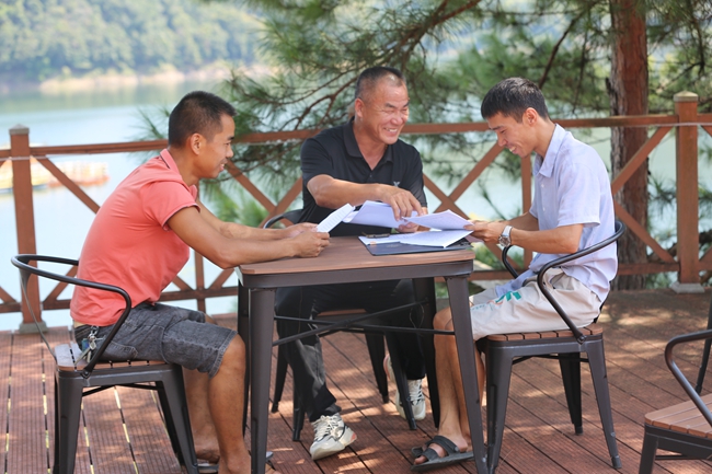 示范区移民运用当地资源，谋划旅游+农特产品产业。