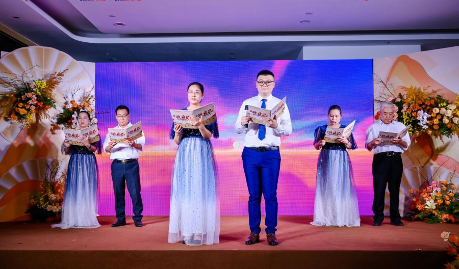朗诵表演《世间美好与你环环相扣》。主办方供图