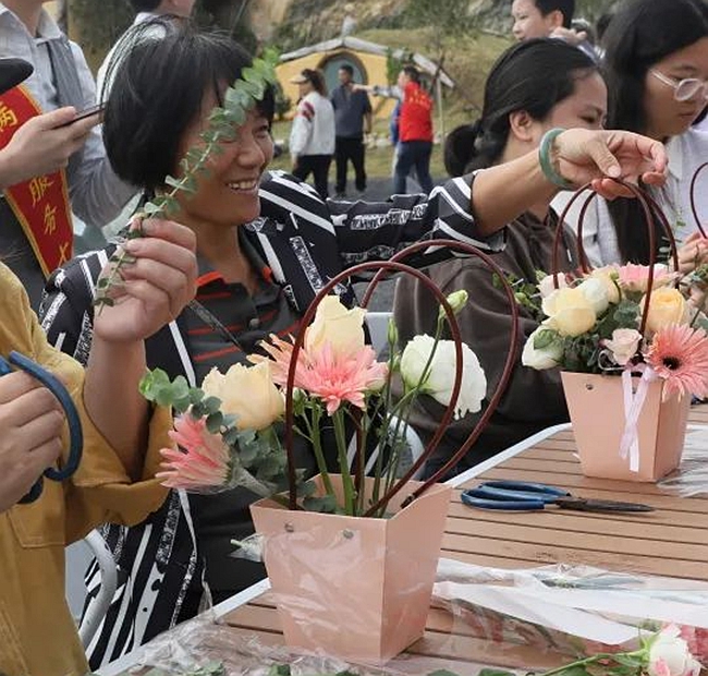 扎花籃。