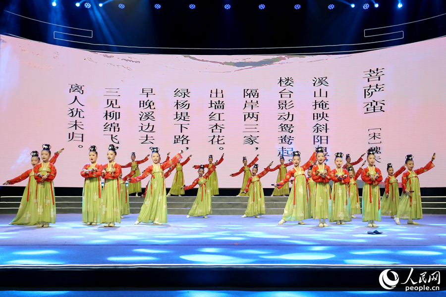 南音乐舞《菩萨蛮·溪山掩映斜阳里》。人民网记者 陈博摄