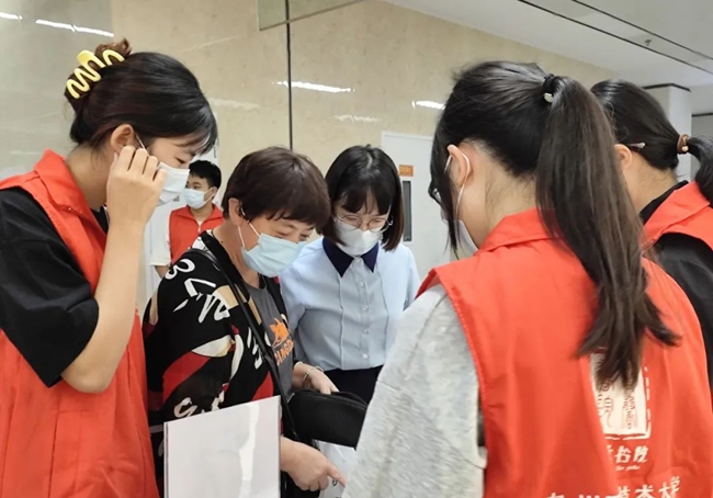 “智慧助老，乐享银龄”敬老月系列主题活动现场。