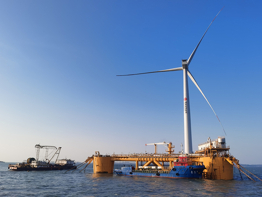 全球首个漂浮式风渔融合项目在福建莆田安装完成。杨东辉摄