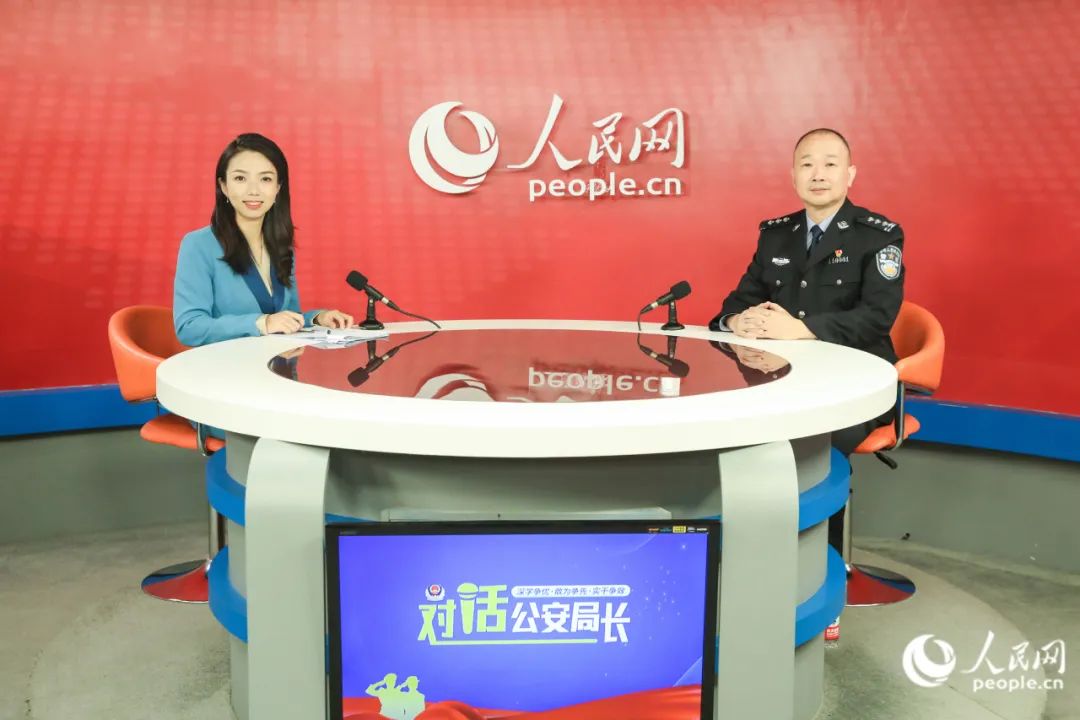 福州市鼓楼区副区长、公安局局长林能响做客人民网福建演播室。人民网 陈永整摄
