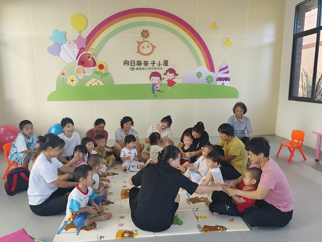 计生协会“向日葵亲子小屋”亲子活动现场