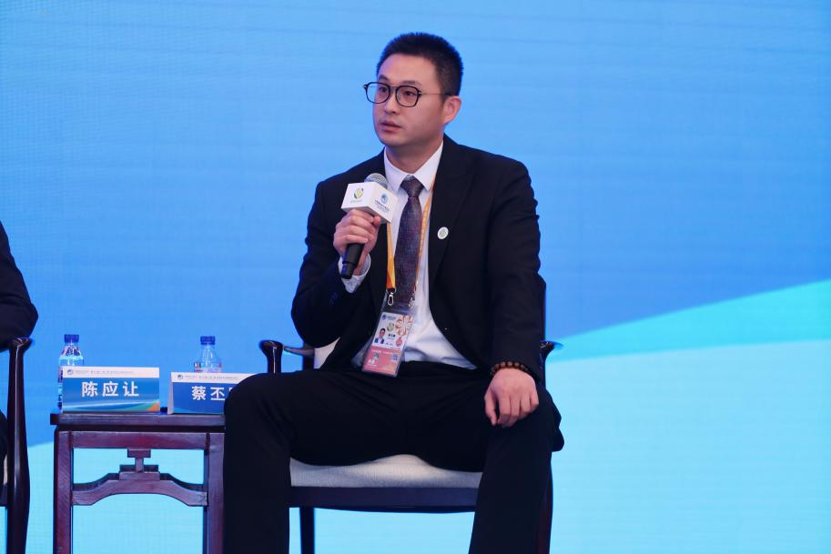 盼盼食品饮料事业部总经理蔡丕鹏发表主题演讲。盼盼食品供图