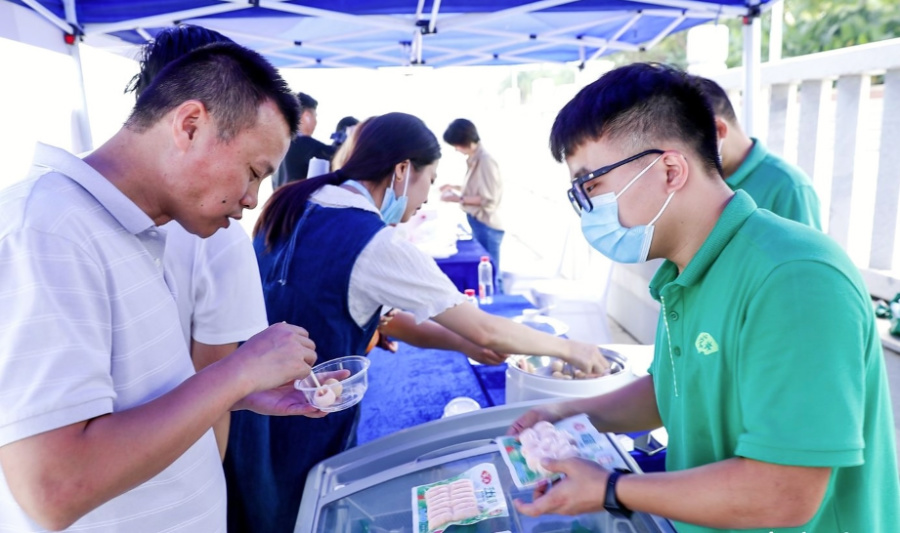 市民現場體驗海洋特色美食。主辦方供圖
