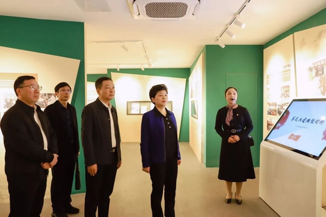 督導組參觀虎山村黨群服務中心和連江縣雙擁共建展示館