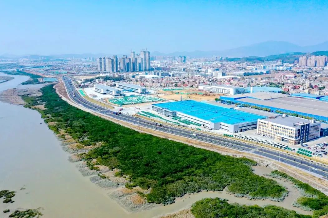 疏港大道贯穿龙池产业园区，与海沧港区互通。漳州台商投资区供图
