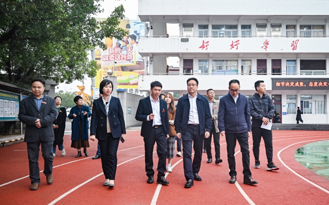 蕉城區區長陳紹曦一行現場調研。蕉城區融媒體中心供圖