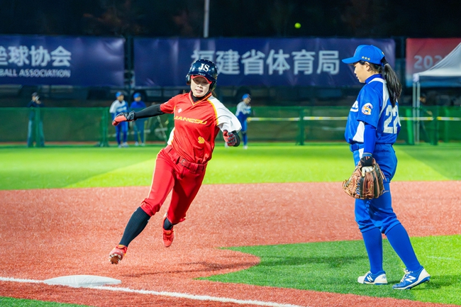 2023年全国女子垒球冠军杯赛在福建连城开赛