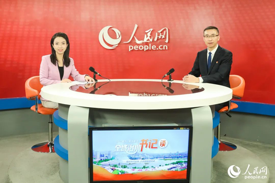 福州市闽侯县委书记赵明正做客人民网福建演播室。人民网 陈永整摄