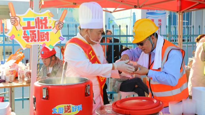 工悦领厨天团为工友送上特色家乡菜。厦门市总工会供图