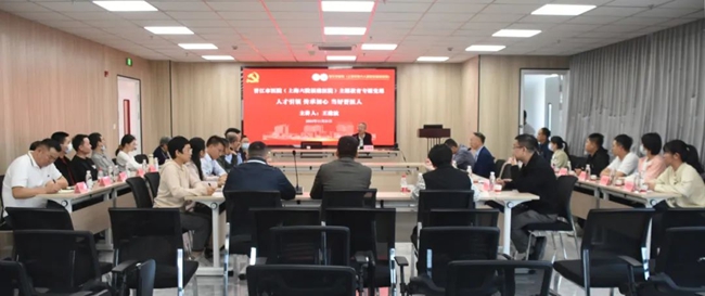 医院党委书记王建波讲专题党课。