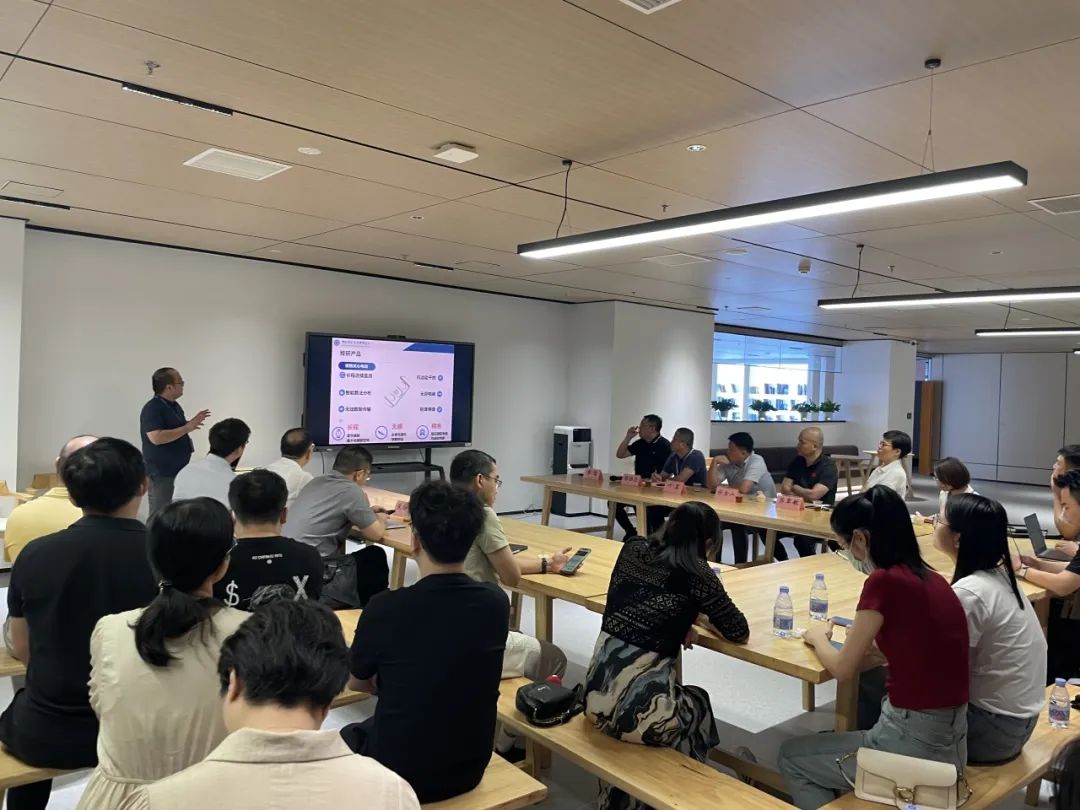 举办科研创新与成果转化沙龙。