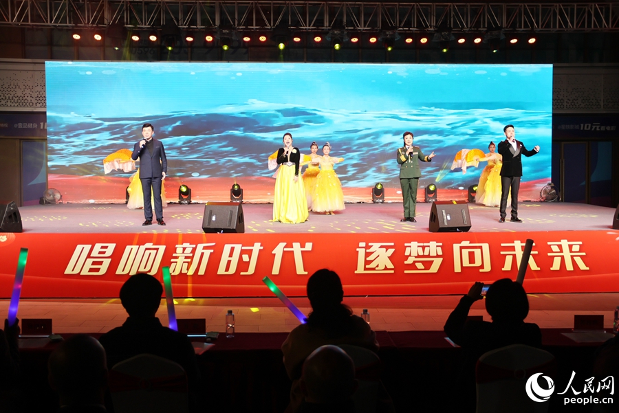 演出活动在歌舞节目《领航》中圆满落下帷幕。人民网 李昌乾摄