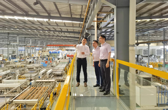 农行福建泉州惠安支行组织服务团队深入辖内民营企业了解企业金融需求，着力开展精准金融服务，助力激发民营经济的经营活力和创造力。农行福建省分行供图