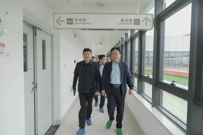評審專家團對照評審標准，深入晉江市醫院（上海六院福建醫院）麻醉科對學科建設成果進行現場驗收評估