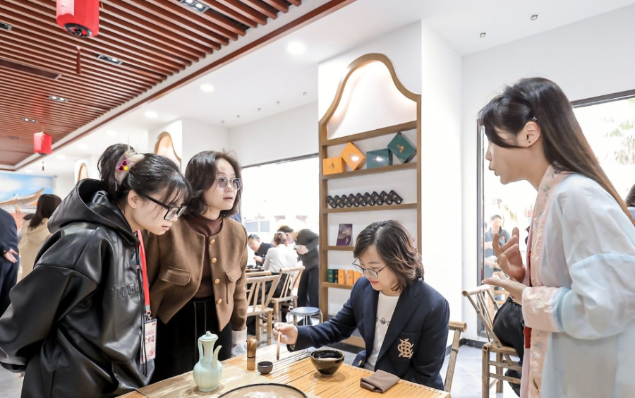 主办方精心设置的茶百戏体验区。主办方供图