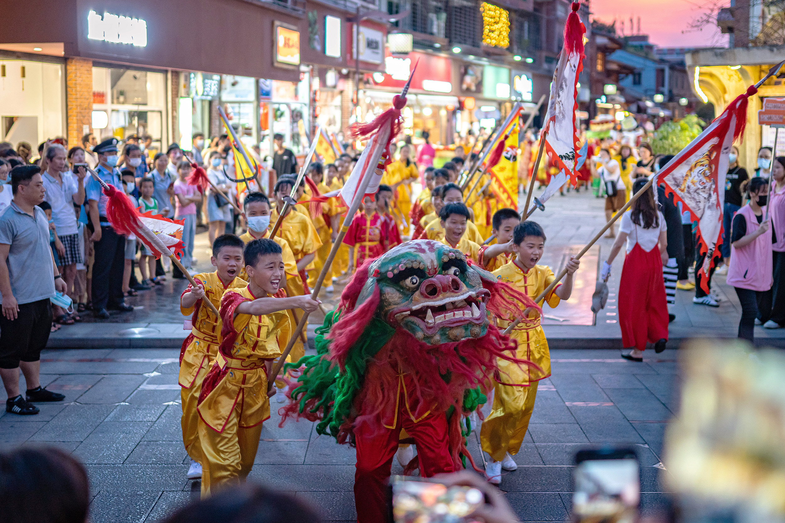 泉州過年舞獅表演。泉州廣播電視台供圖